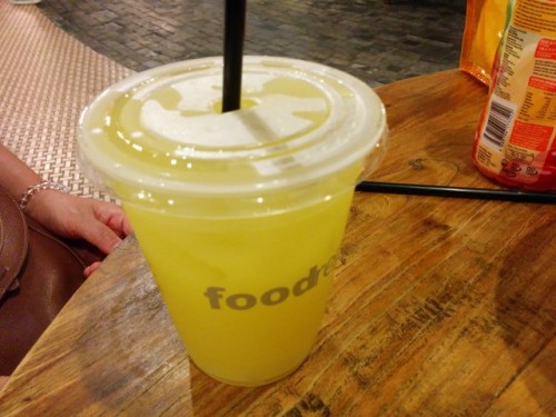 foodrepublicの入り口のライムジュース