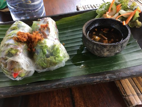 ティルタウンプル寺院近くで昼食3