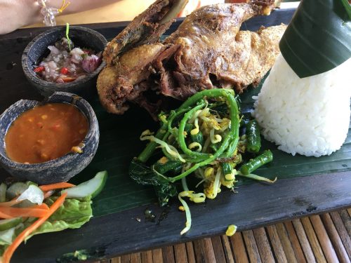 ティルタウンプル寺院近くで昼食4