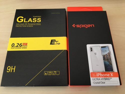 ガラスフィルムとSpigenのケース1