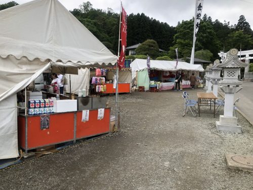 金蛇水神社駐車場にある露店