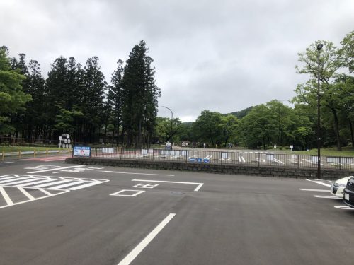 宮城蒸留所の駐車場