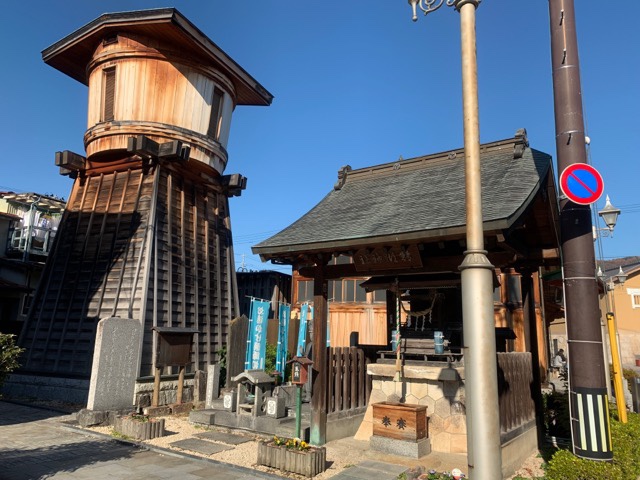 鯖湖湯となりの神社